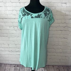 - 1X Apt 9 cap sleeve green scoop neck blouse. Good condition. Sheer top. …